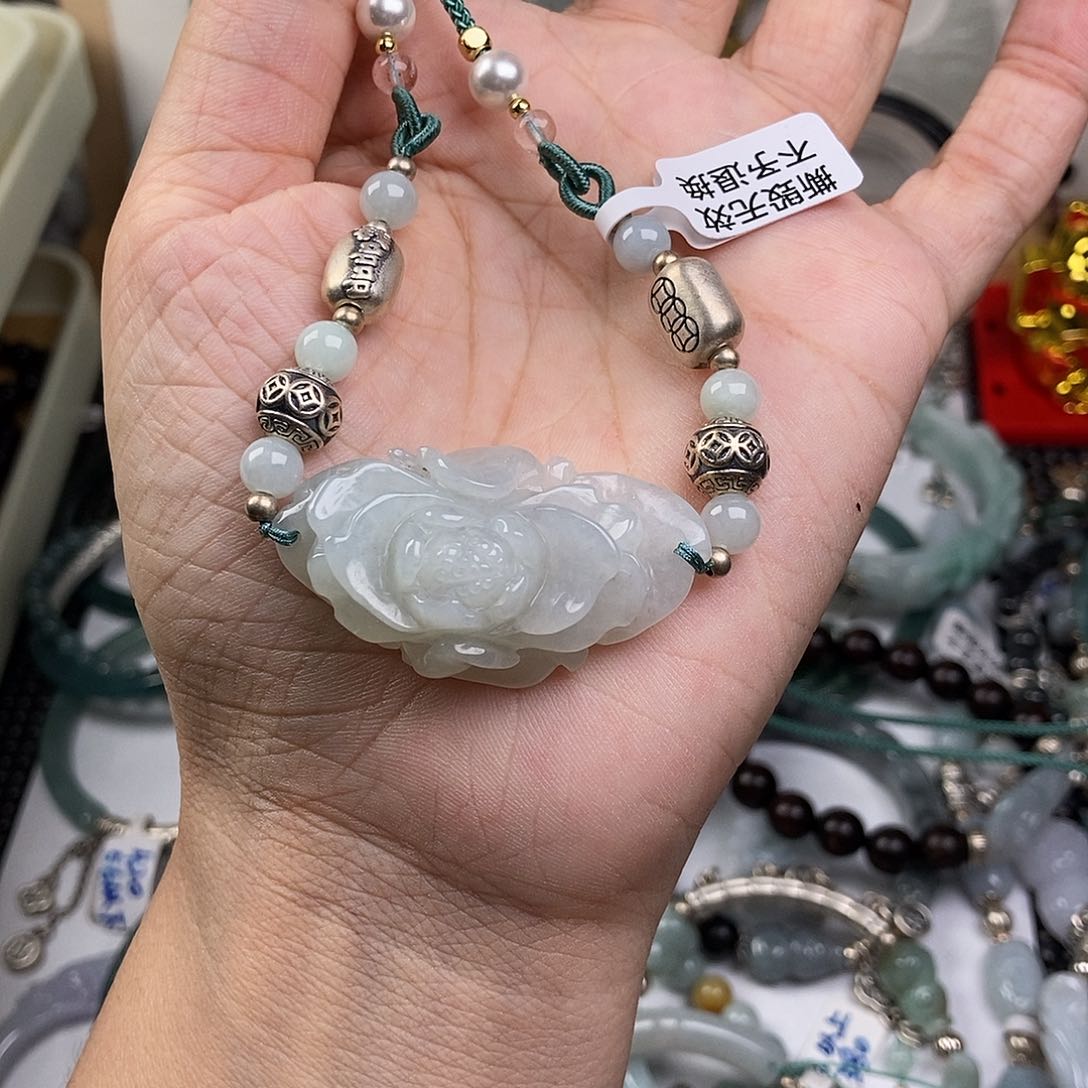 翡翠未镶嵌吊坠(赠链)没****