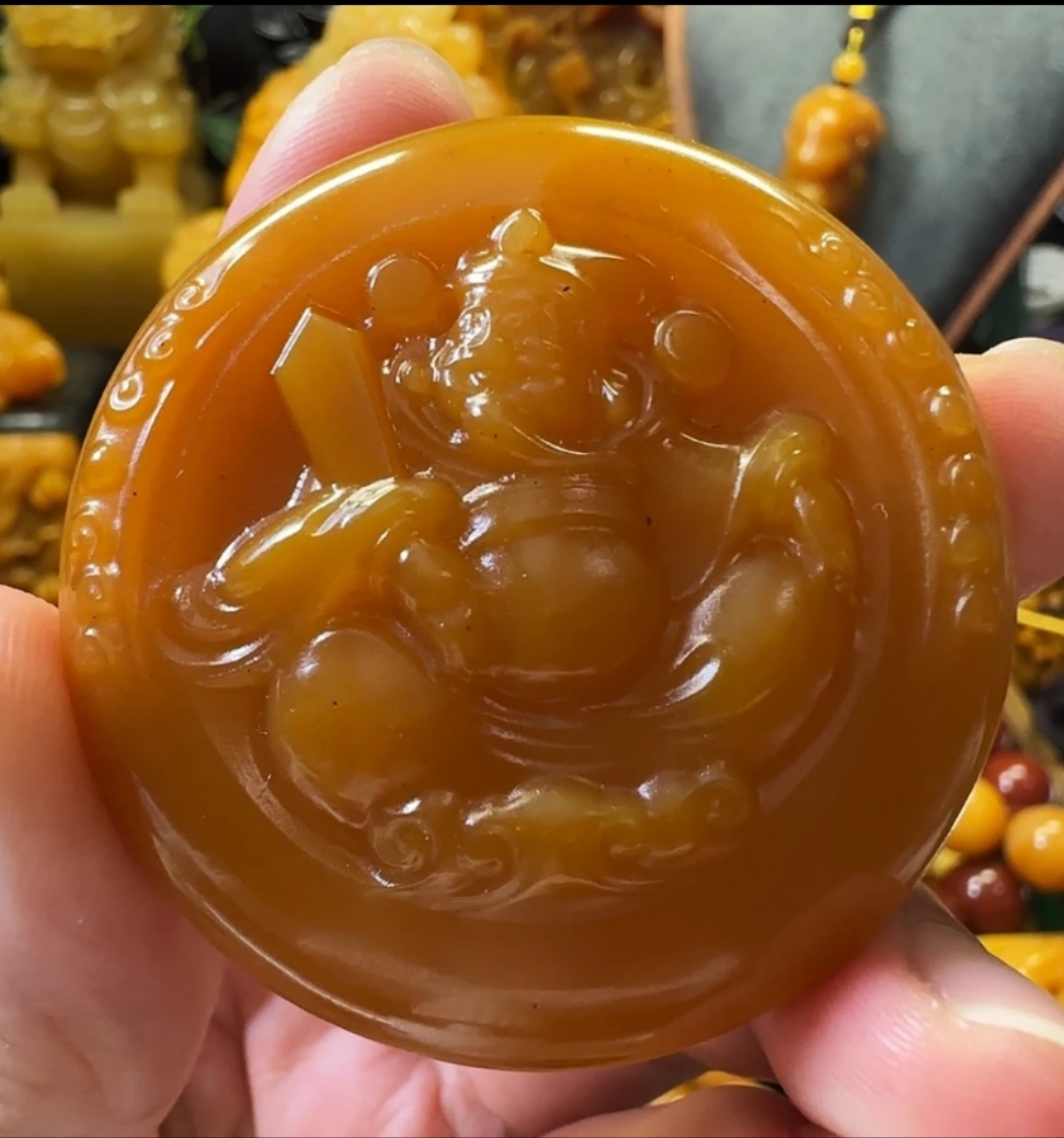 石英质玉（黄龙玉）未镶嵌吊坠财神