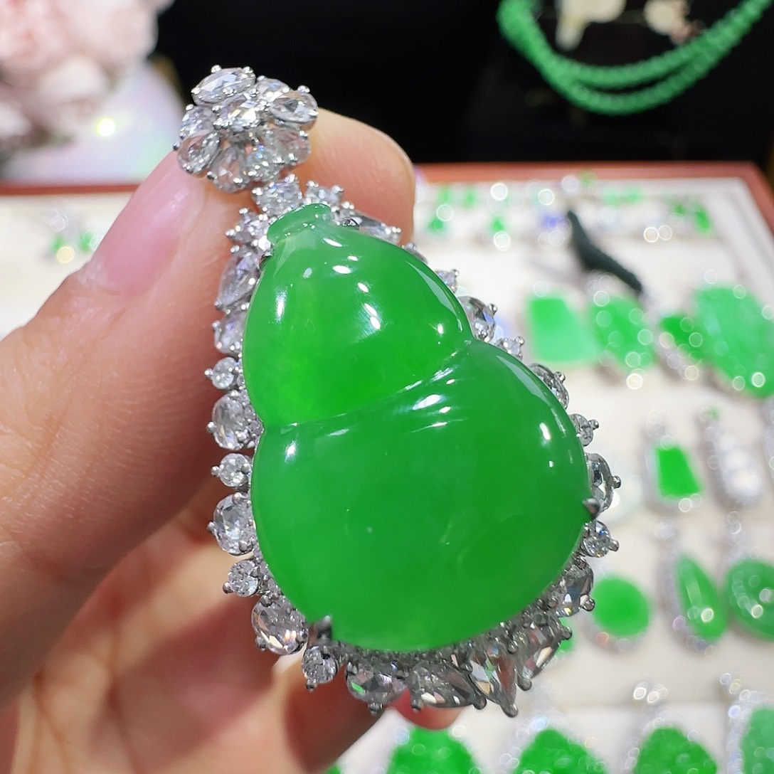 翡翠吊坠(不含链)18K金镶嵌