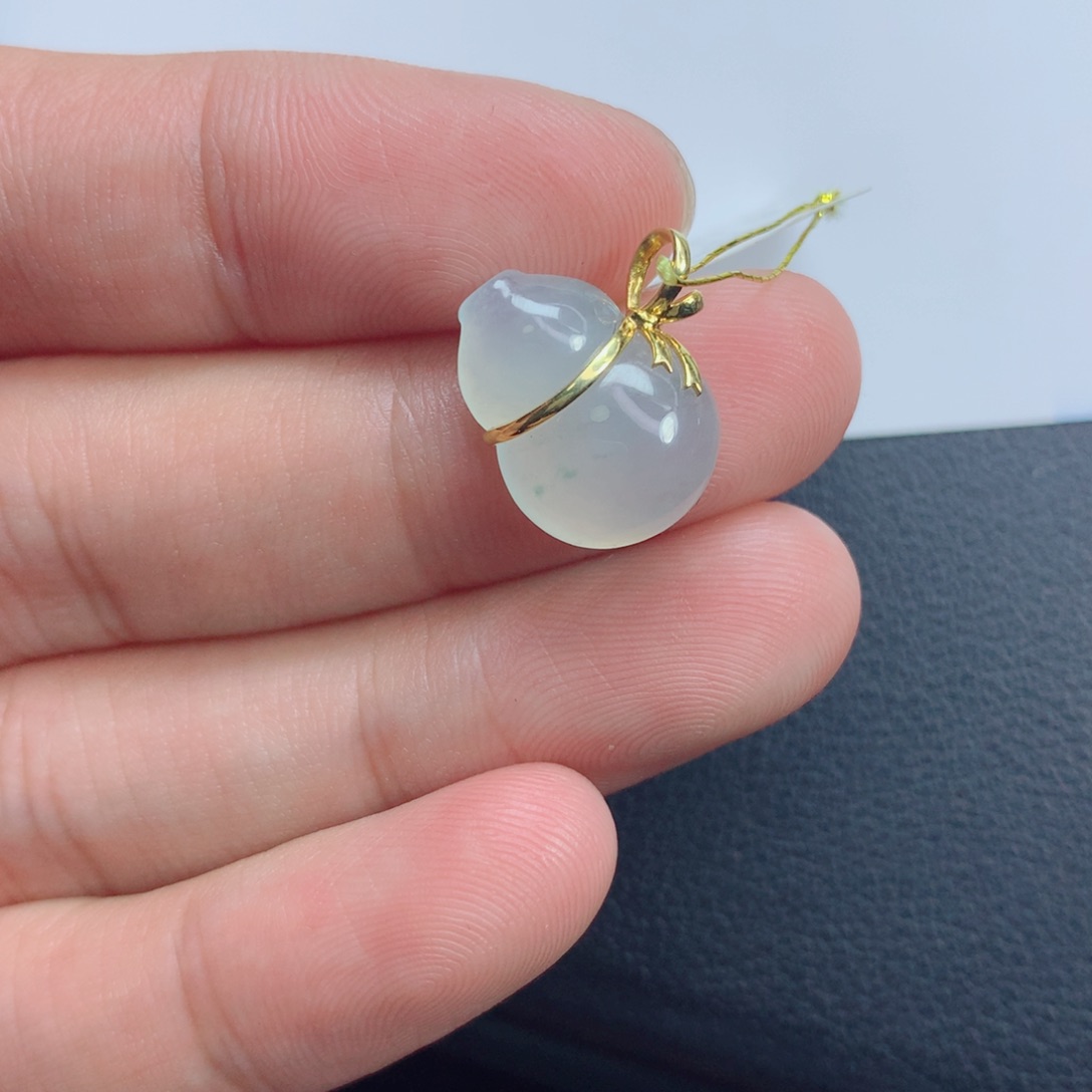 翡翠颈饰未镶嵌葫芦