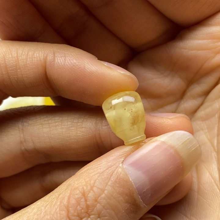 蜜蜡未镶嵌裸石尺寸9加，微瑕