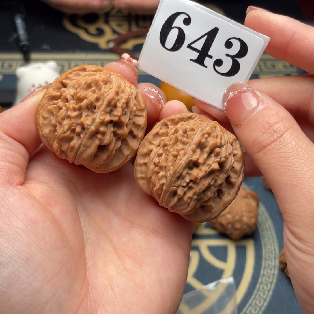 桃核把件40四座楼643号……