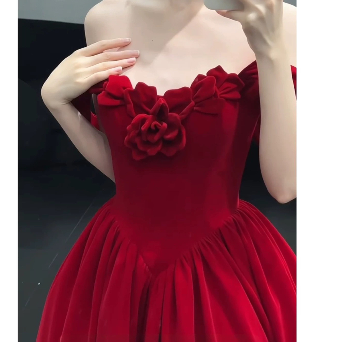 壹莱嫁衣量身定制不退换新娘一字肩敬酒服订婚丝绒高级感太阳摆，