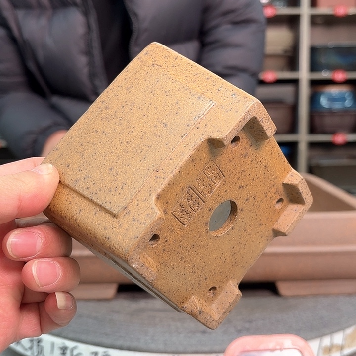 紫砂花盆紫砂的颜色很漂亮