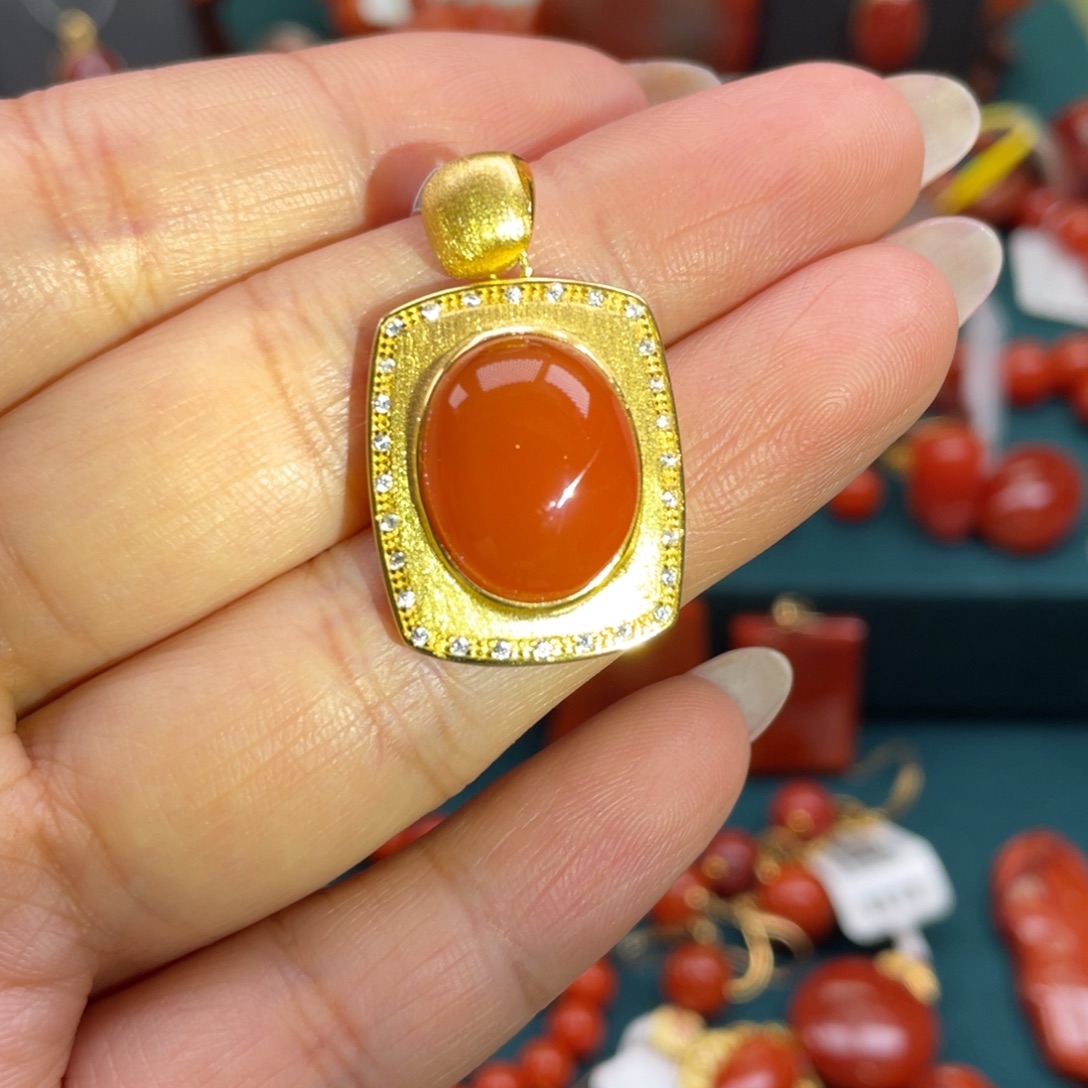 南红玛瑙银S925镶嵌保山南红蛋面吊坠