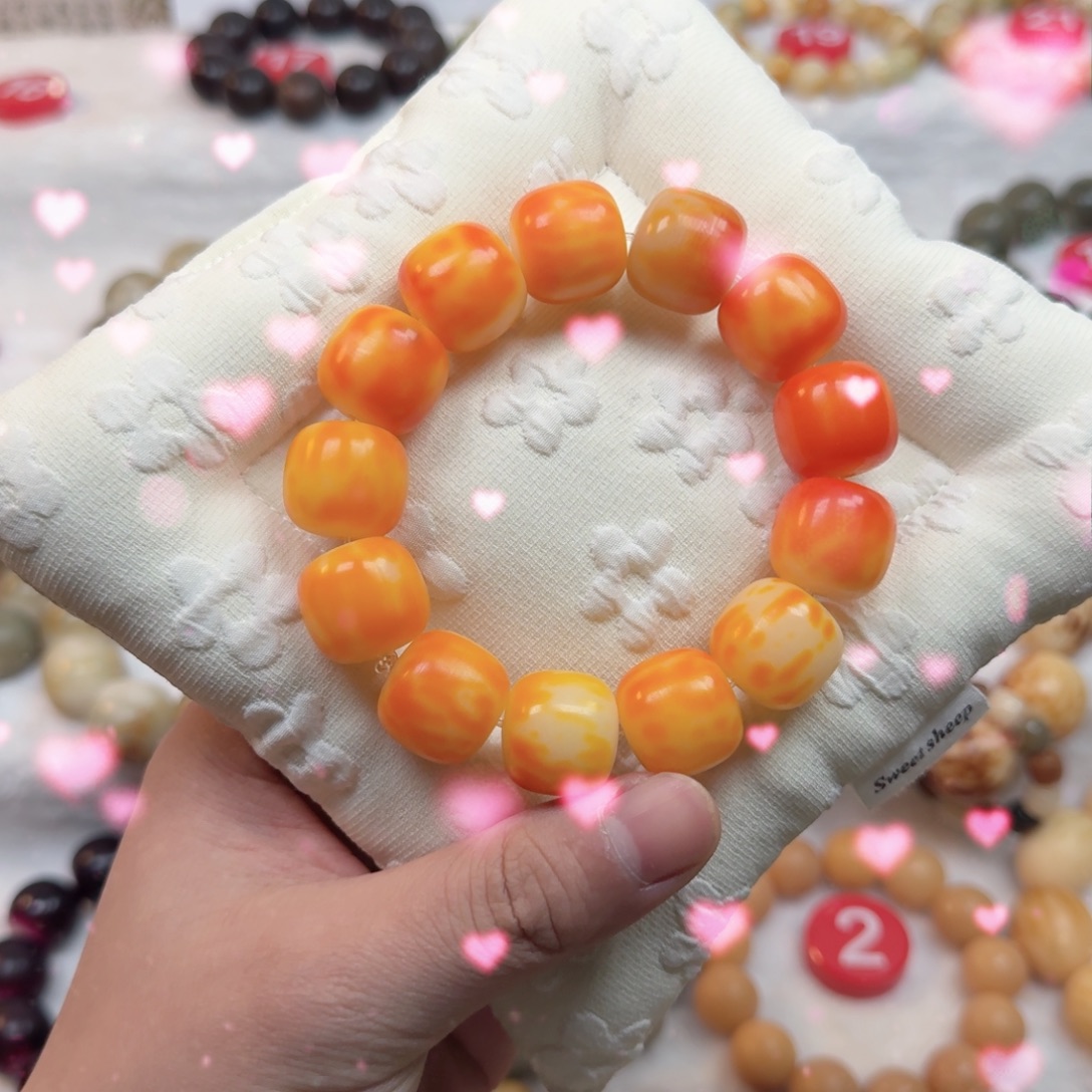 白玉菩提吊坠11卡18手工干磨橘猫