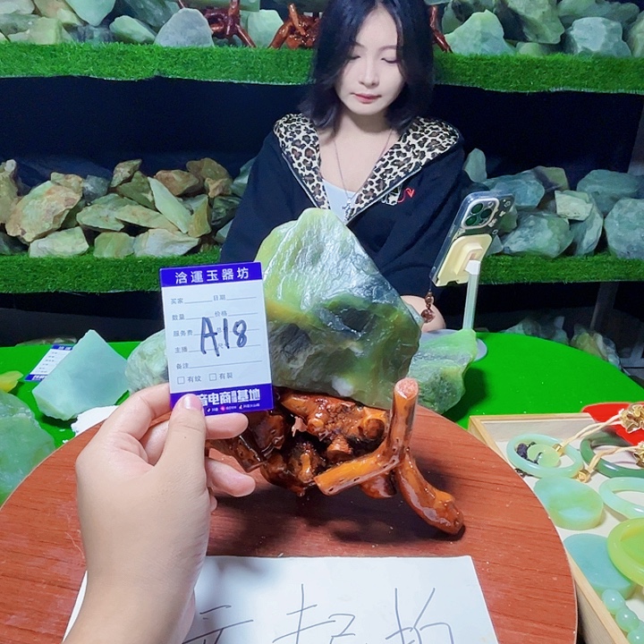 随***&未镶嵌蛇纹石玉纯天然岫玉摆石摆件