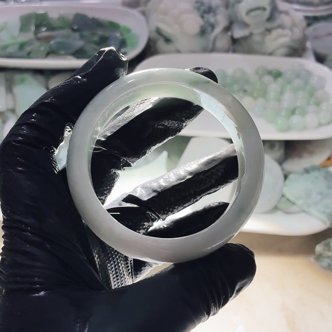 翡翠未镶嵌颈饰边角料