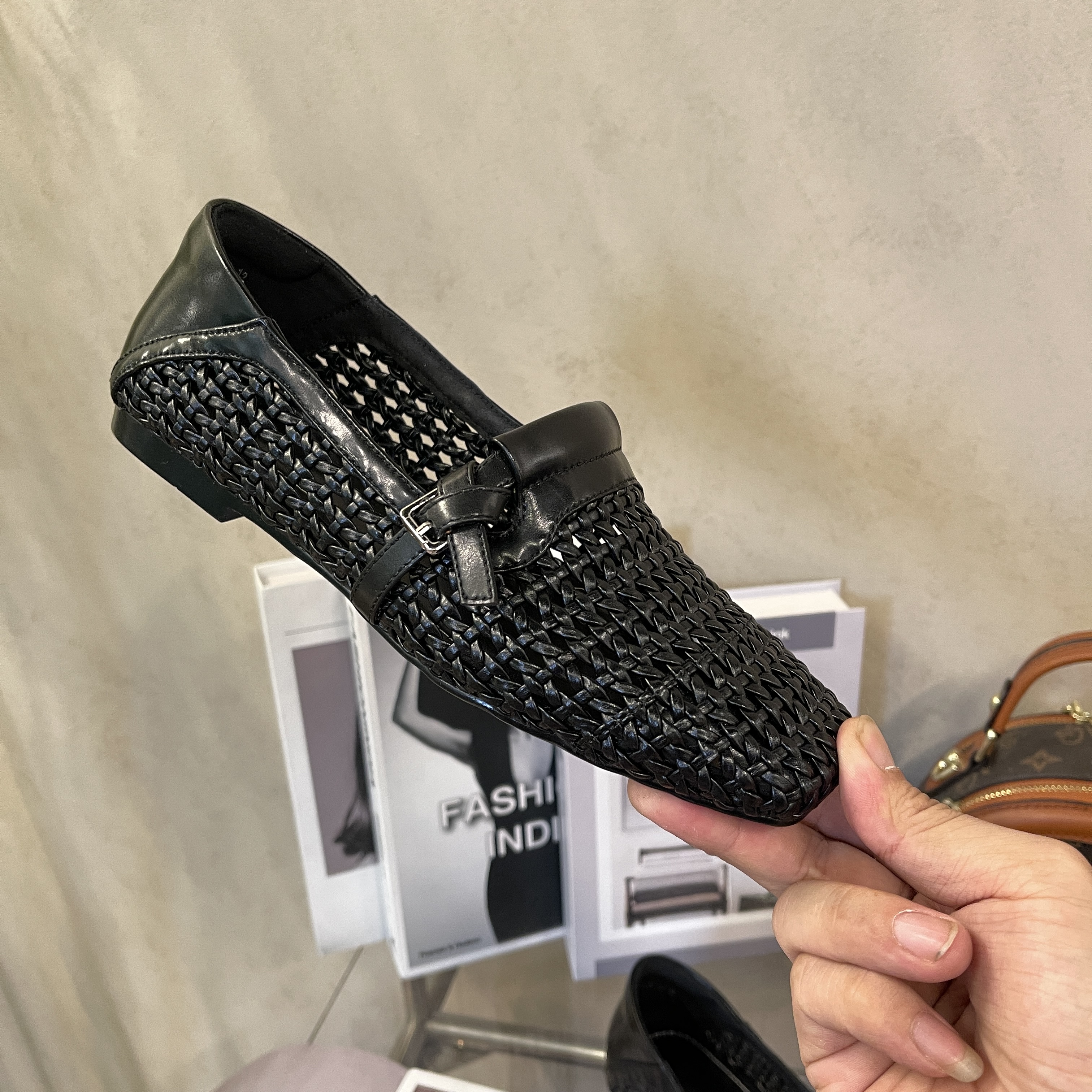 李大龙~牛皮1公分/舒适经典百搭法式单鞋方头平底女鞋520-505