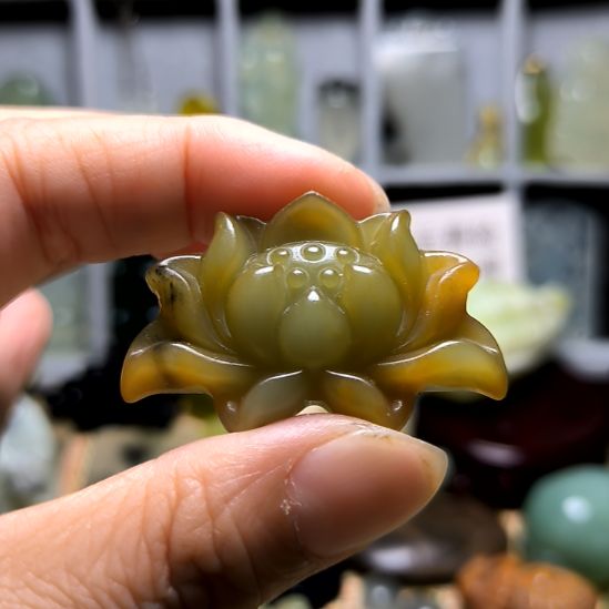 未镶嵌蛇纹石玉颈饰