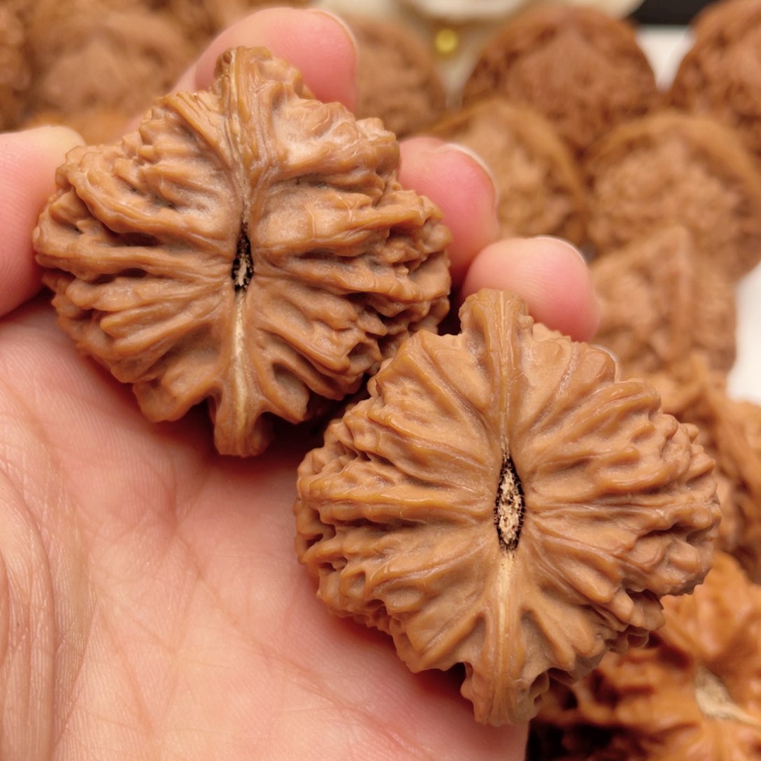 文玩核桃吊坠南疆石