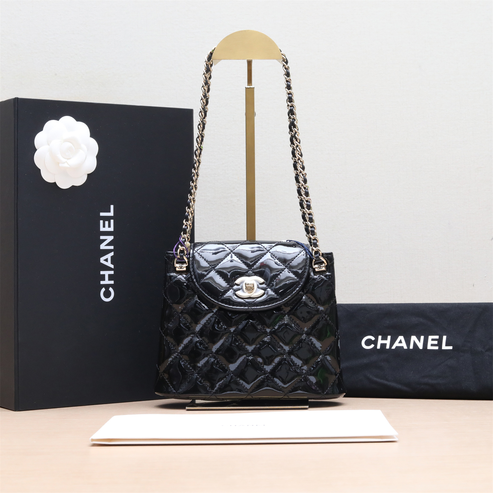 99新 Chanel/香奈儿 小花双双 23S 嬉皮包 HOBO包 黑色 漆皮