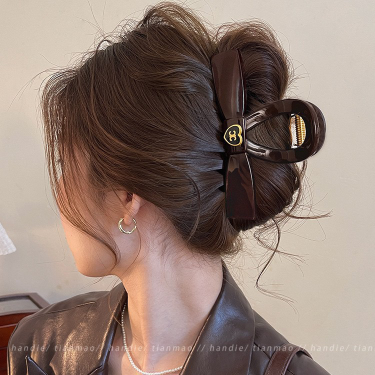 抓夹女高级感2025新款发夹爱心字母后脑勺高质量鲨鱼夹大号发量大