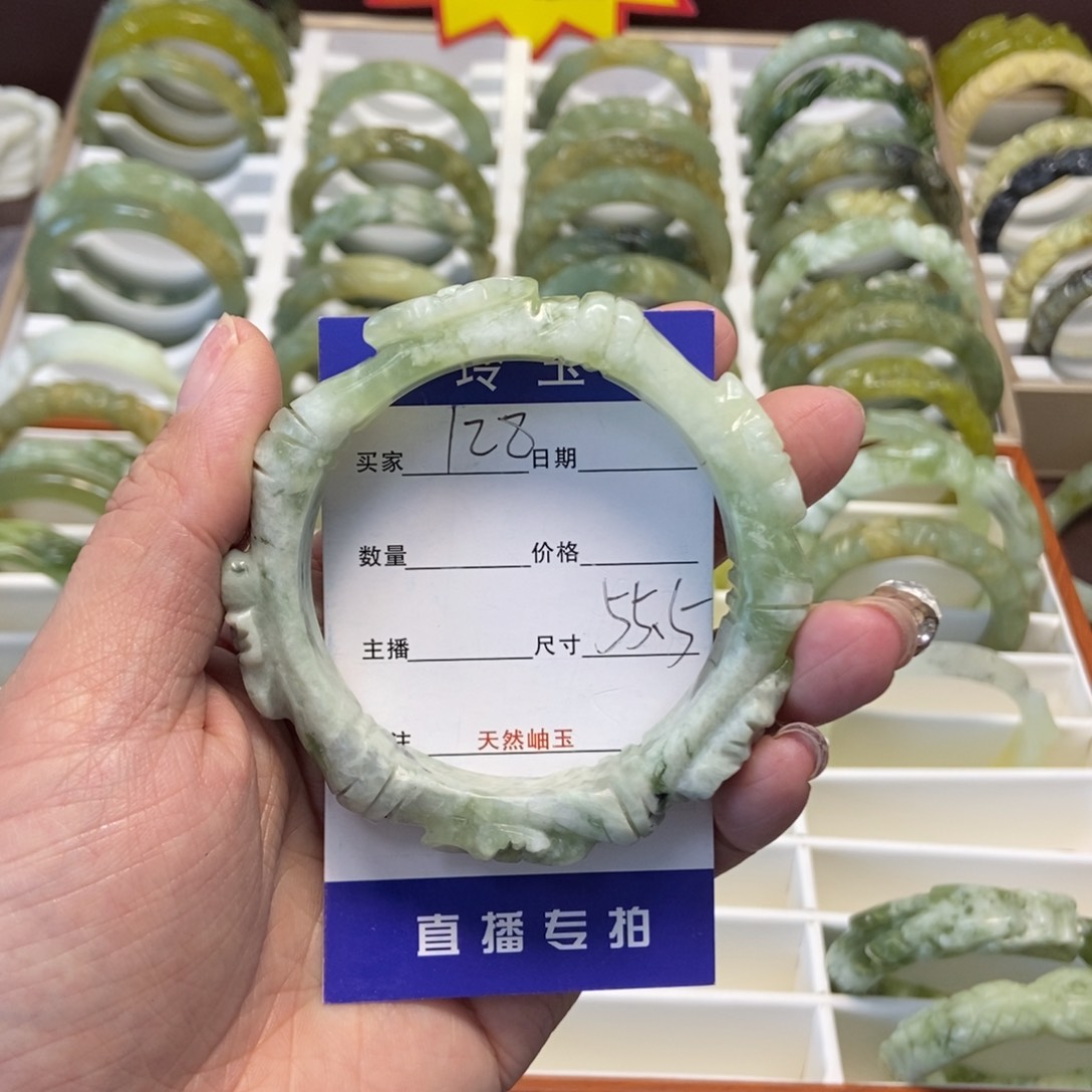 蛇纹石玉手镯未镶嵌