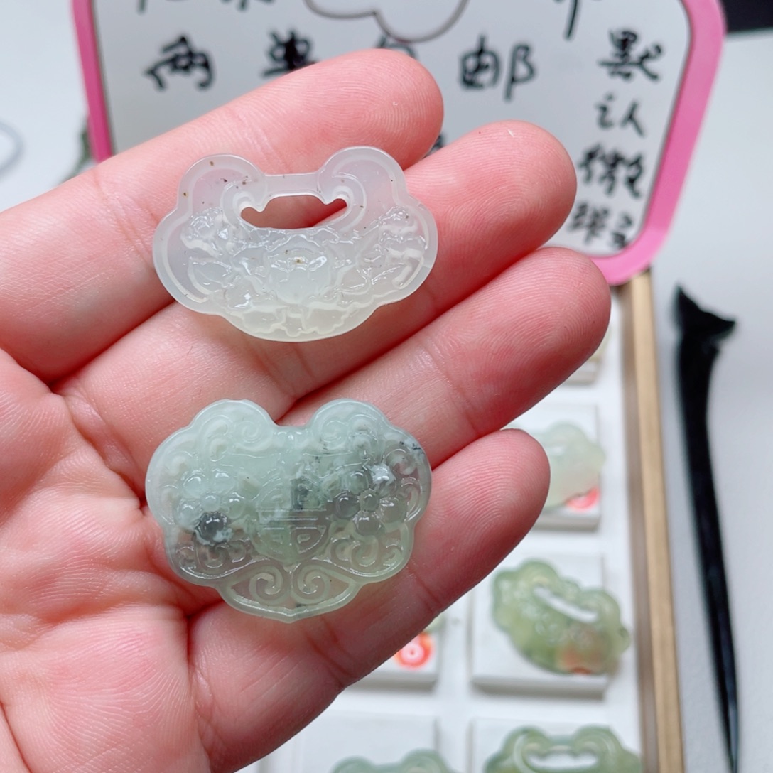吃***多未镶嵌蛇纹石玉颈饰