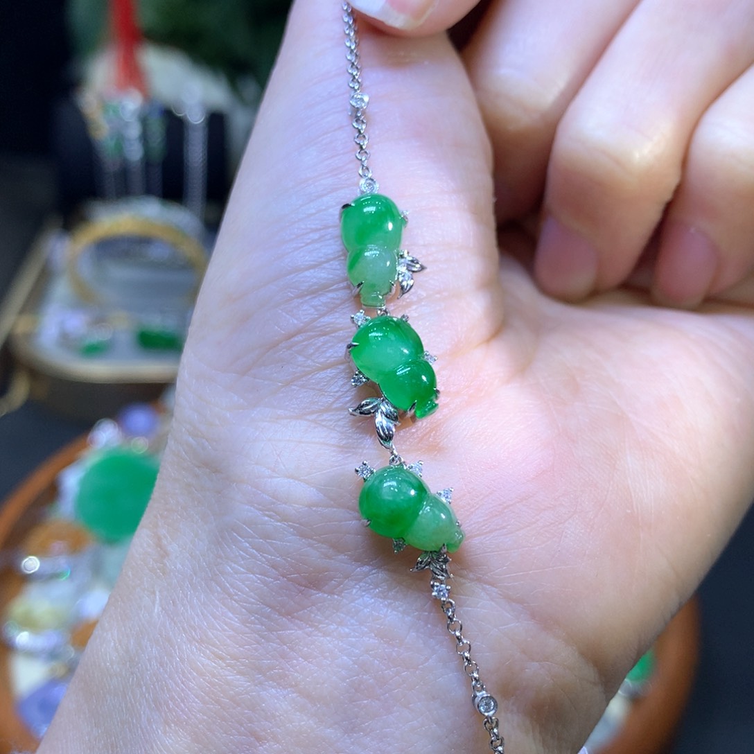 翡翠18K金镶嵌颈饰翡翠吊坠项链