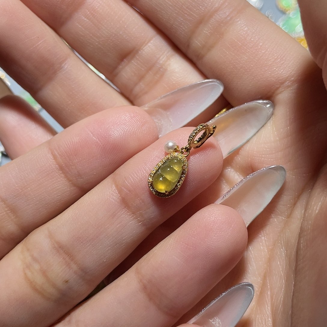 吊坠(不含链)18K金镶嵌翡翠