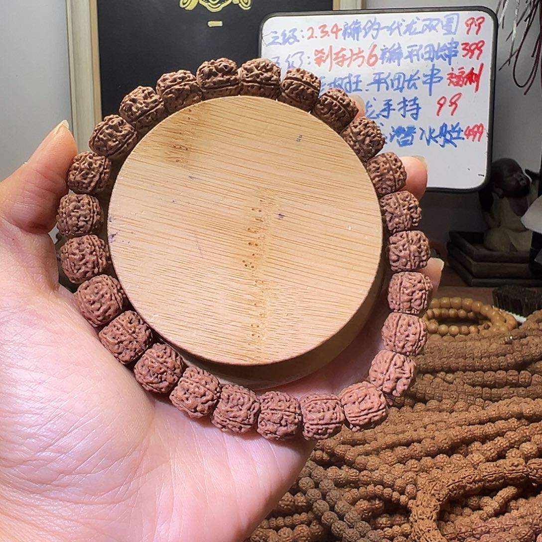 以***人金刚菩提手串纯血藏式一代龙11MM手持