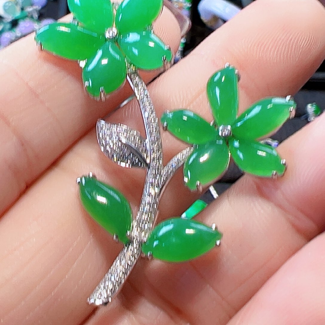 翡翠颈饰18K金镶嵌签收后24小时鉴赏期