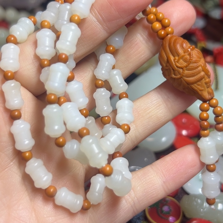 和田玉颈饰未镶嵌