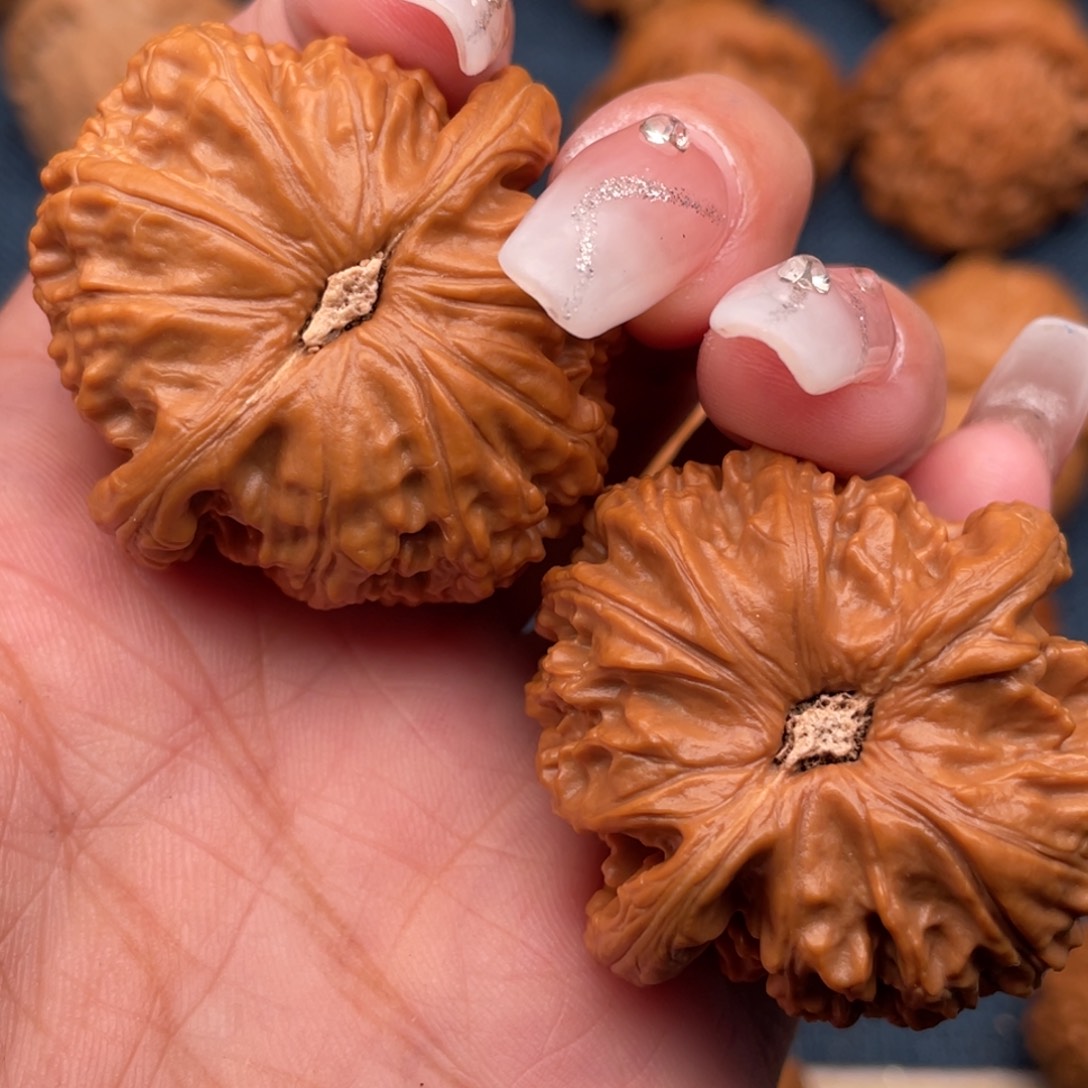 吉***钱文玩核桃吊坠40全品白狮子。