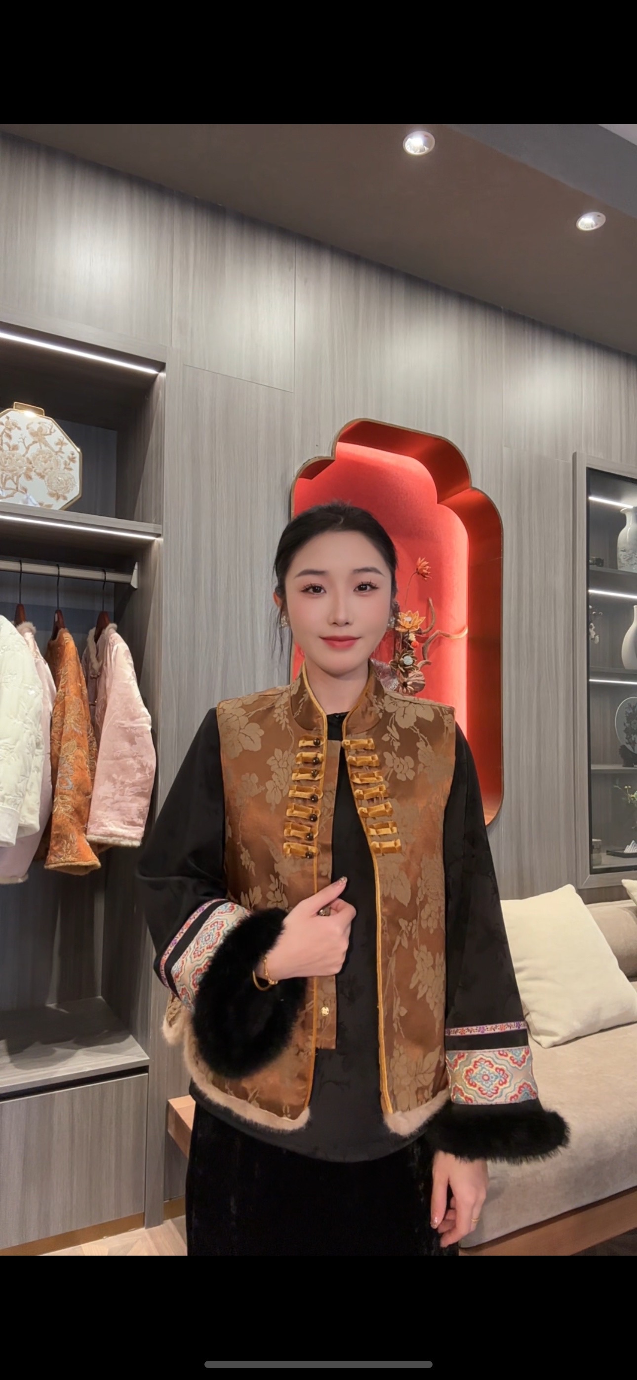 【韶华】冬季2025新款马甲女式新中式宽松国风加棉加厚提花上衣马夹