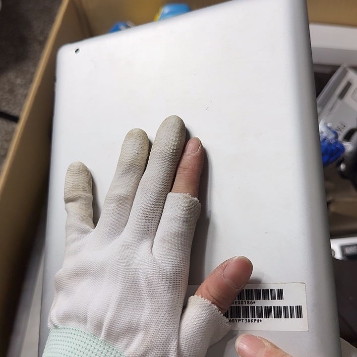 简*中古商品，瑕疵品，不保好坏。711