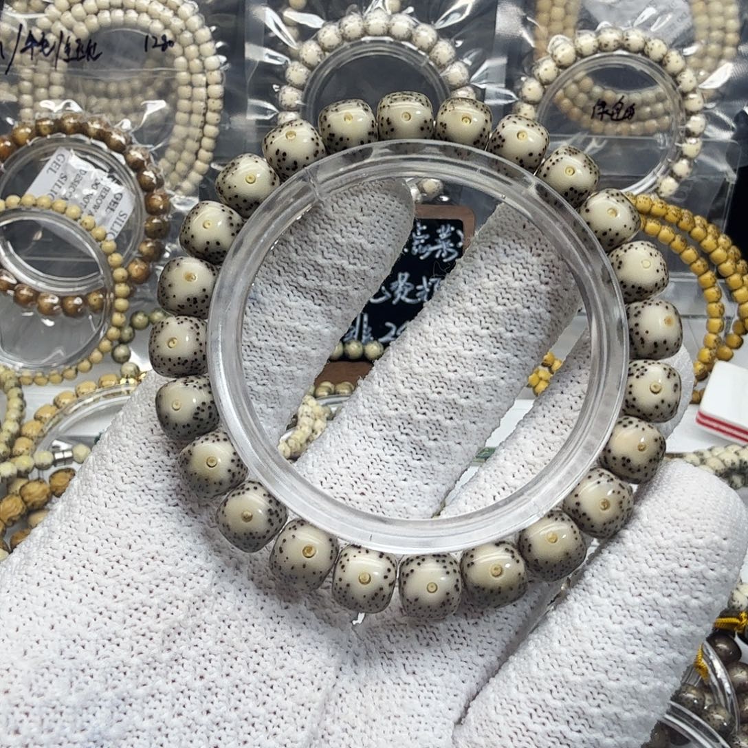 S***s吊坠星月菩提9.4大眼