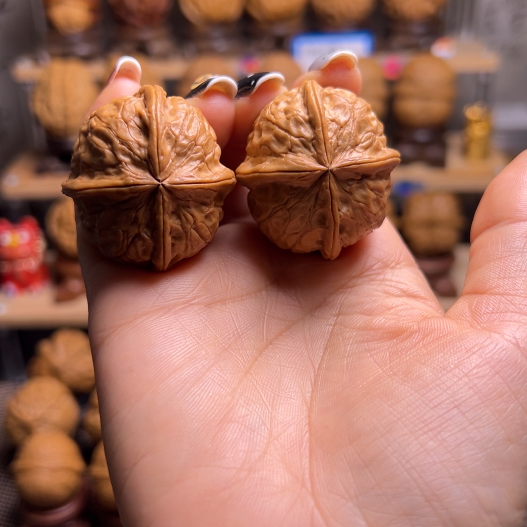 曾***经桃核把件福瓜四棱H014