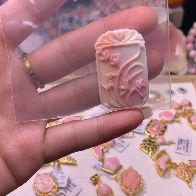 【闪购商品】查罗石颈饰合金福利