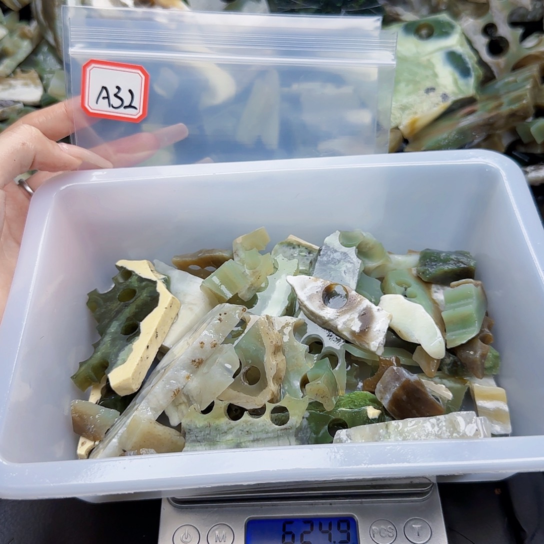 无***夏和田玉未镶嵌珠宝半成品