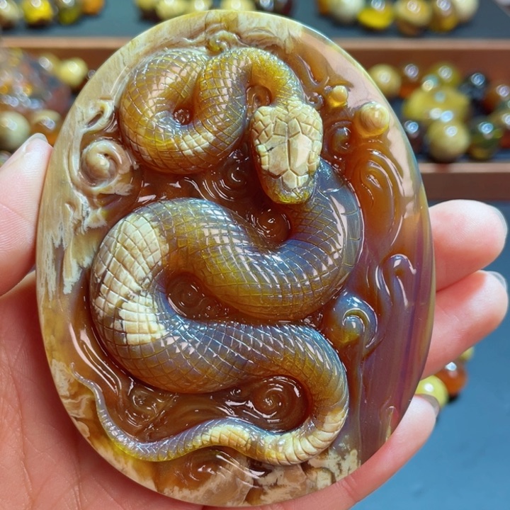 琥珀颈饰未镶嵌缅甸琥珀蛇牌