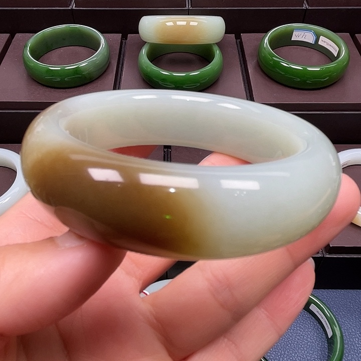 和田玉未镶嵌手镯