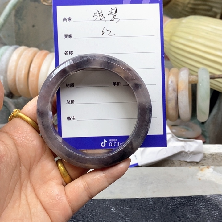 石英质玉手镯未镶嵌强*定制手镯