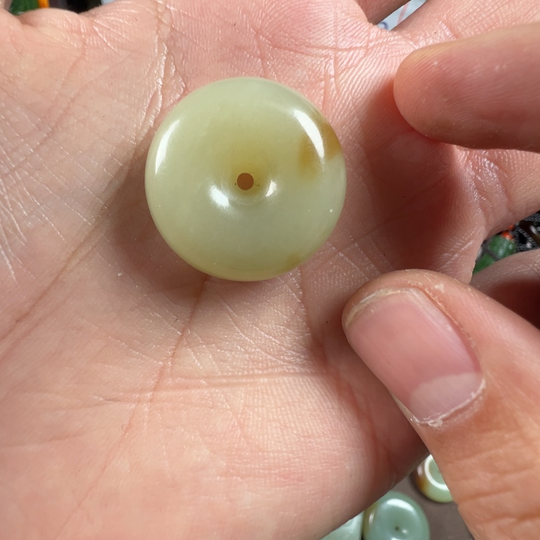 和田玉（糖玉）颈饰未镶嵌小****机