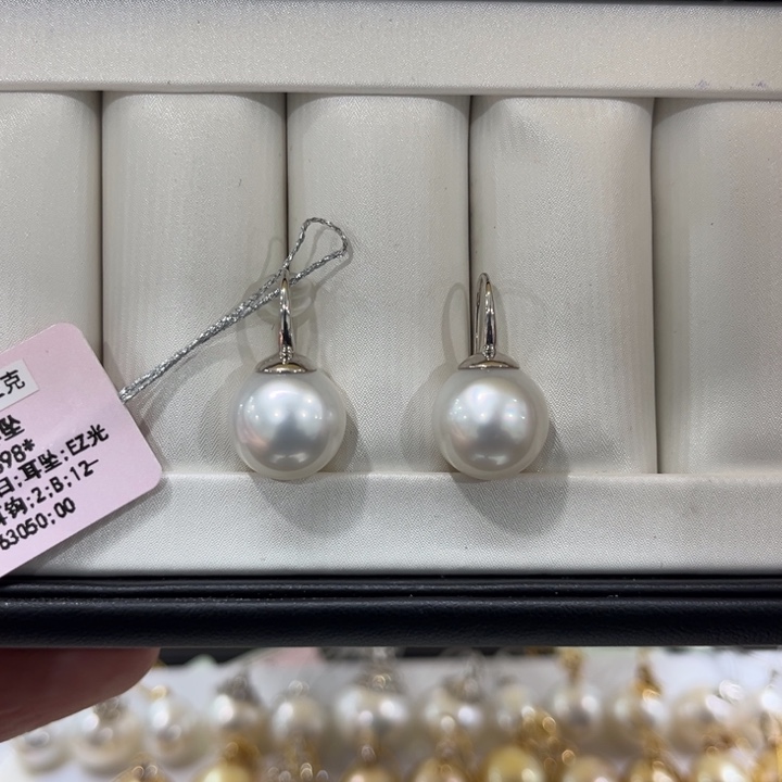 海水珍珠上新澳白盖帽耳钩12-13mm18K金镶嵌