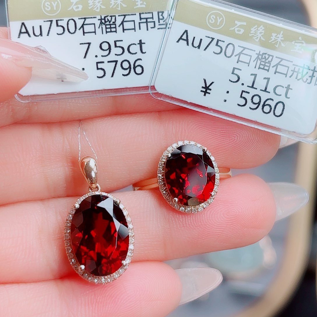 18K金镶嵌吊坠(不含链)石榴石