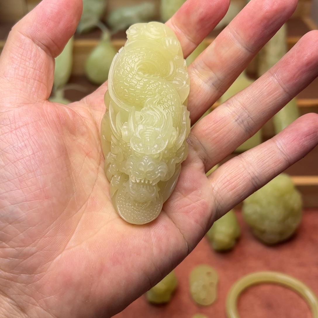 幸***泽颈饰未镶嵌和田玉（黄玉）