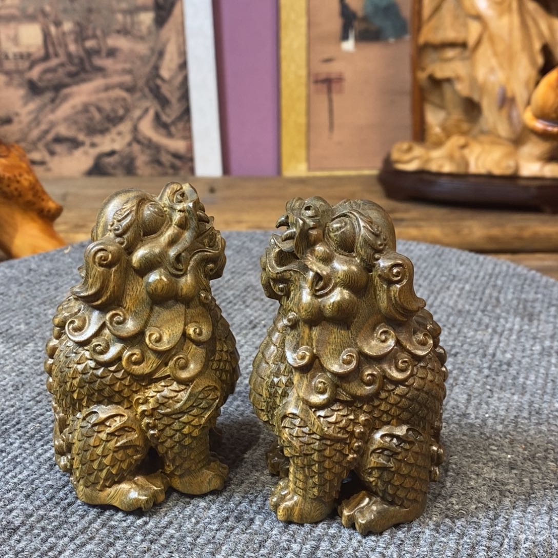 维腊木（绿檀）  摆件。    