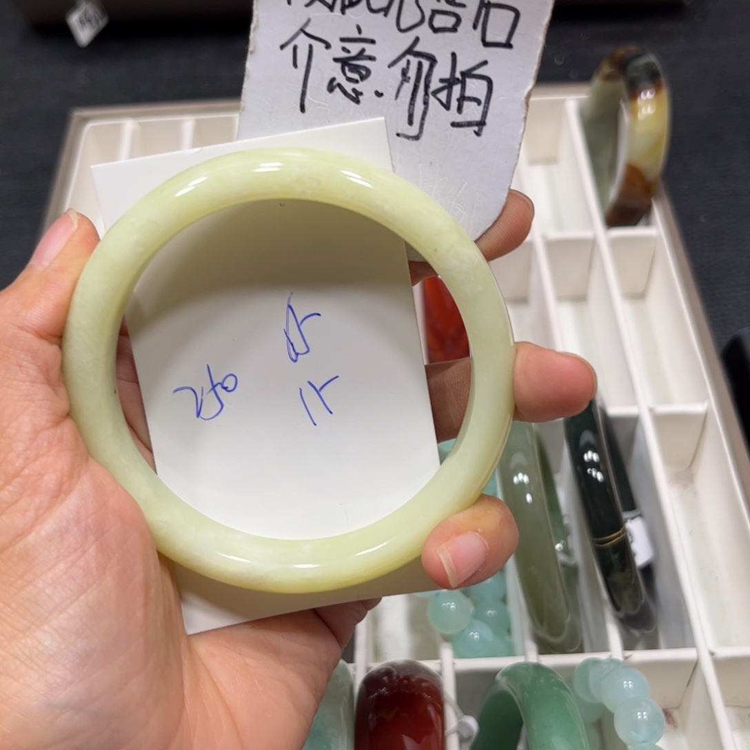 未镶嵌蛇纹石玉手镯