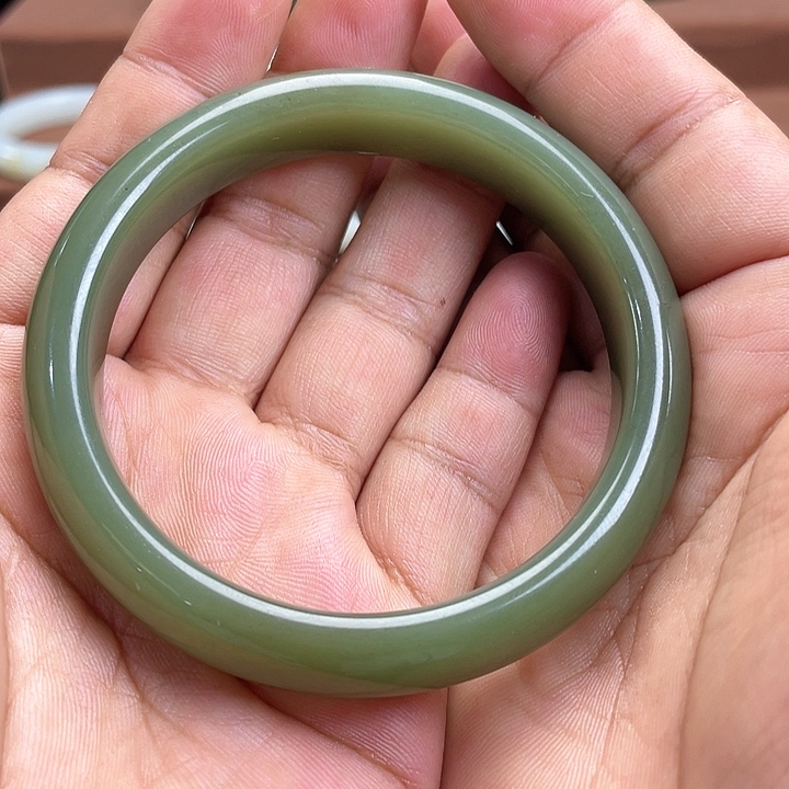 【闪购商品】未镶嵌手镯和田玉