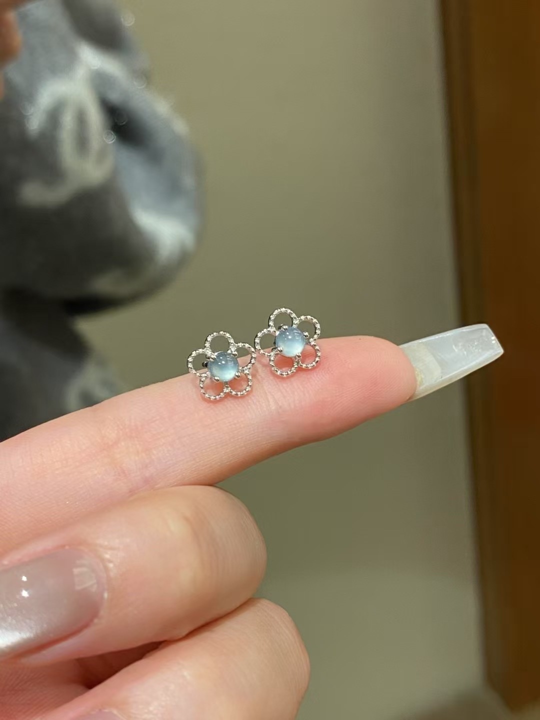 天然A货蓝冰翡翠气质小巧精致花朵耳钉通体S925银镶嵌