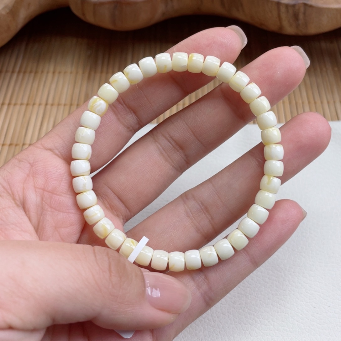 蜜蜡裸石未镶嵌蜜蜡