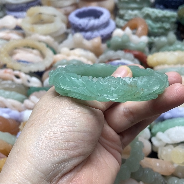 未镶嵌手镯石英岩玉