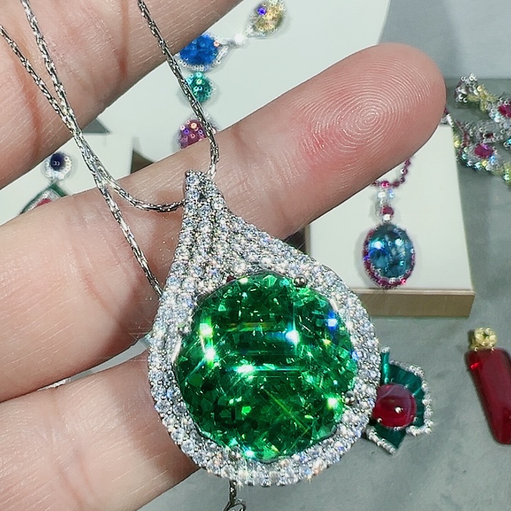 红宝石颈饰未镶嵌