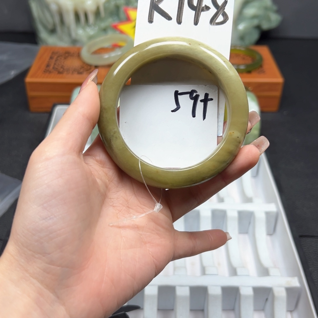 蛇纹石玉未镶嵌手镯