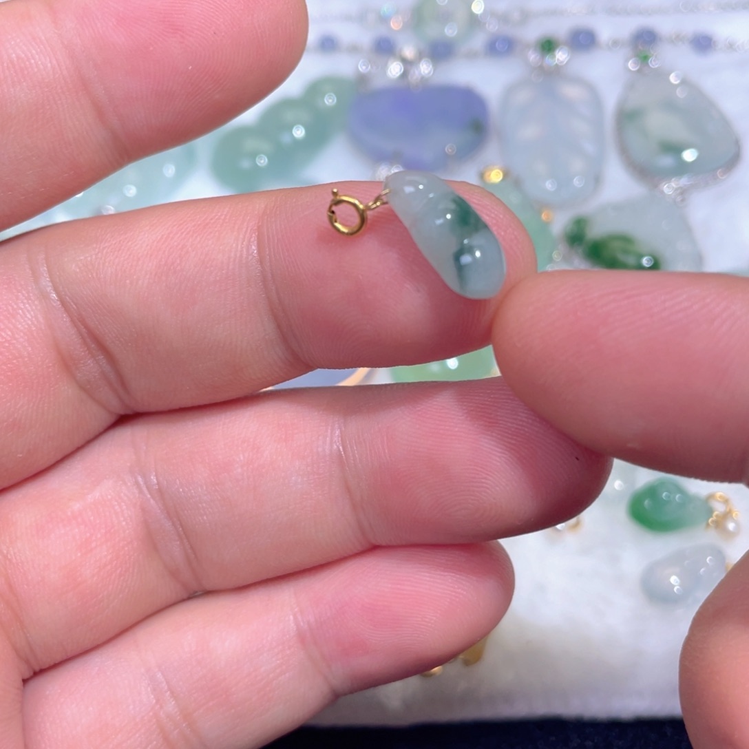 颈饰18K金镶嵌翡翠