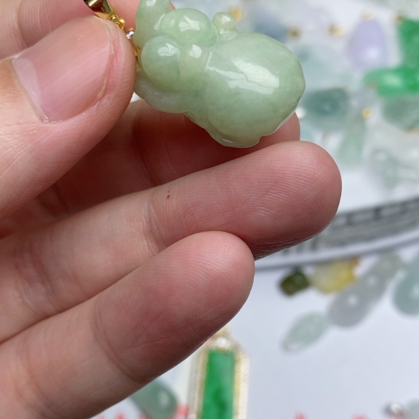 【闪购商品】翡翠吊坠(不含链)未镶嵌猪