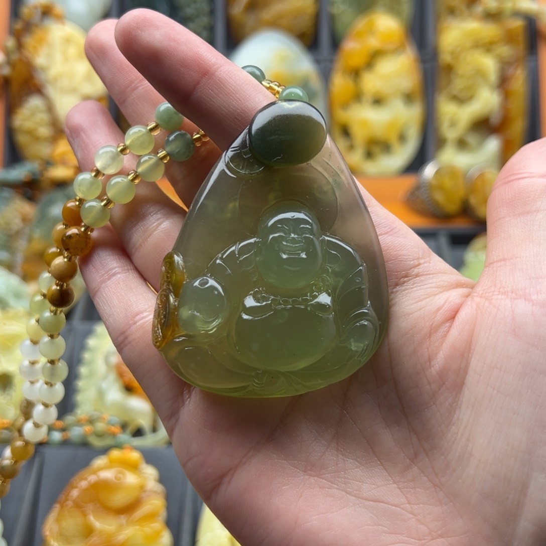 蛇纹石玉颈饰未镶嵌何**行