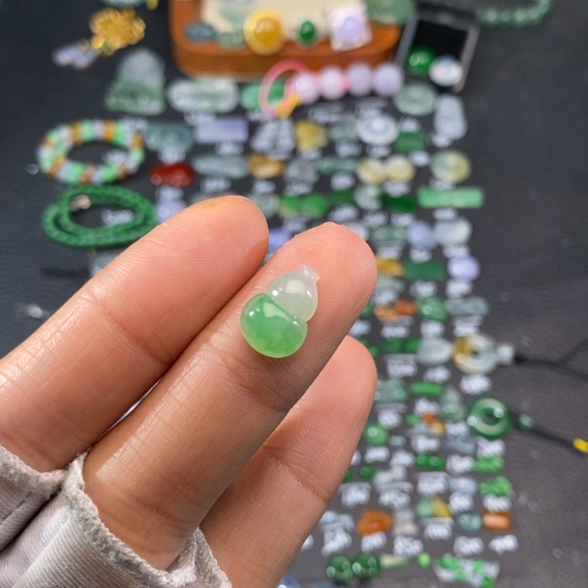 【闪购商品】翡翠挂件未镶嵌葫芦